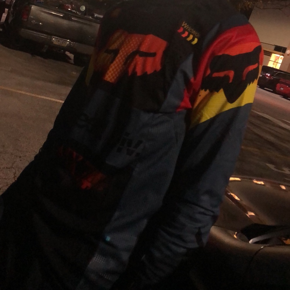 2 Fox Racing jerseys - Picture 2 of 3